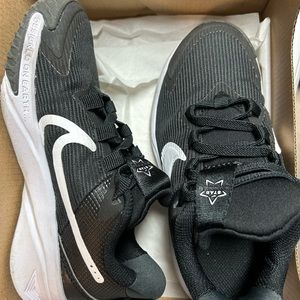 USED ONCE - Nike Star Runner in black toddler size 11!